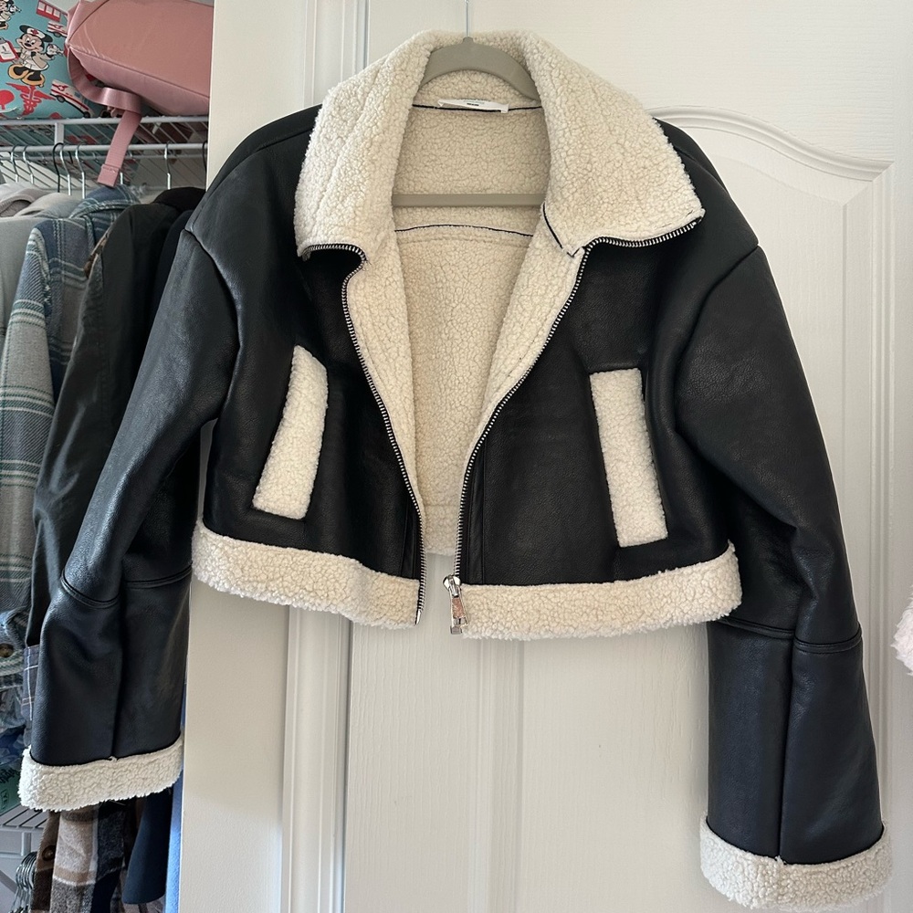 Cropped Women's Black and Cream Shearling Jacket